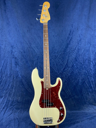 Fender American Pro P-Bass Rosewood FB in Olympic White Tort Guard Pre-owned