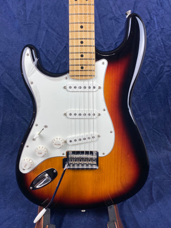 Fender Player Stratocaster SSS Left handed Maple Neck Sunburst Pre-owned